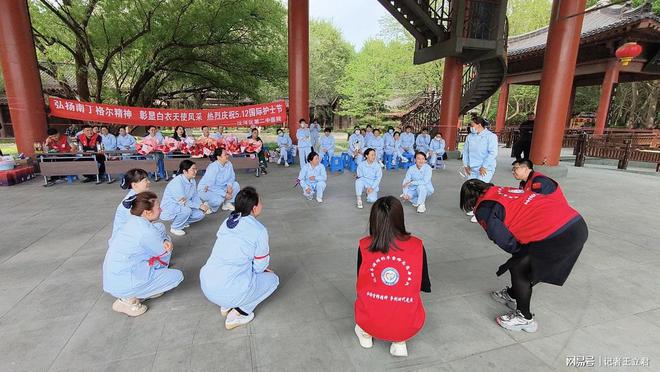 致敬白衣天使凝聚社会温情pg电子平台沈阳爱心企业(图2)
