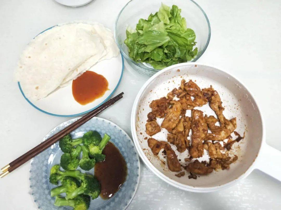 的便携电煮锅一个人也能好好吃饭pg电子试玩平台可以煎炸煮烧(图3)