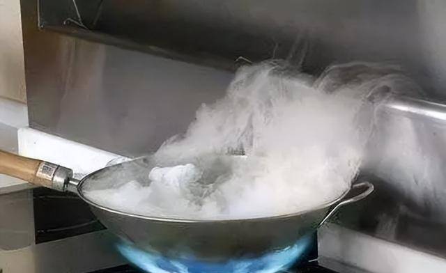 层刮花后还能用吗？央视实验告诉你答案pg电子中国“不粘锅”有毒且致癌？涂(图4)