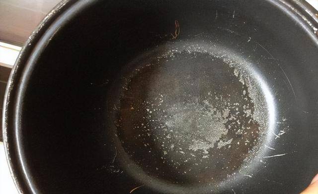 层刮花后还能用吗？央视实验告诉你答案pg电子中国“不粘锅”有毒且致癌？涂(图8)