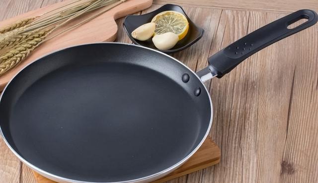 层刮花后还能用吗？央视实验告诉你答案pg电子中国“不粘锅”有毒且致癌？涂(图11)