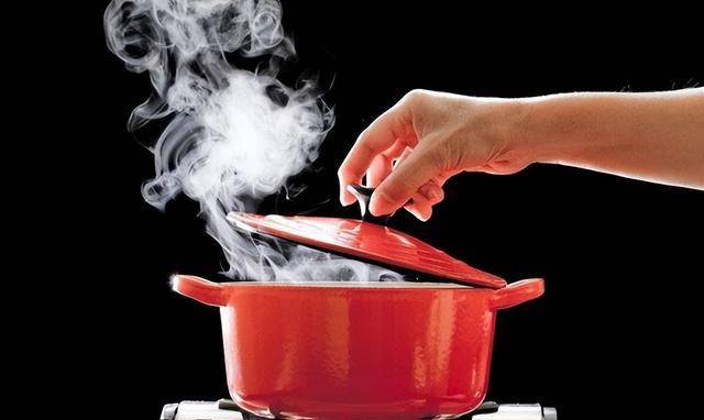 层刮花后还能用吗？央视实验告诉你答案pg电子中国“不粘锅”有毒且致癌？涂(图12)